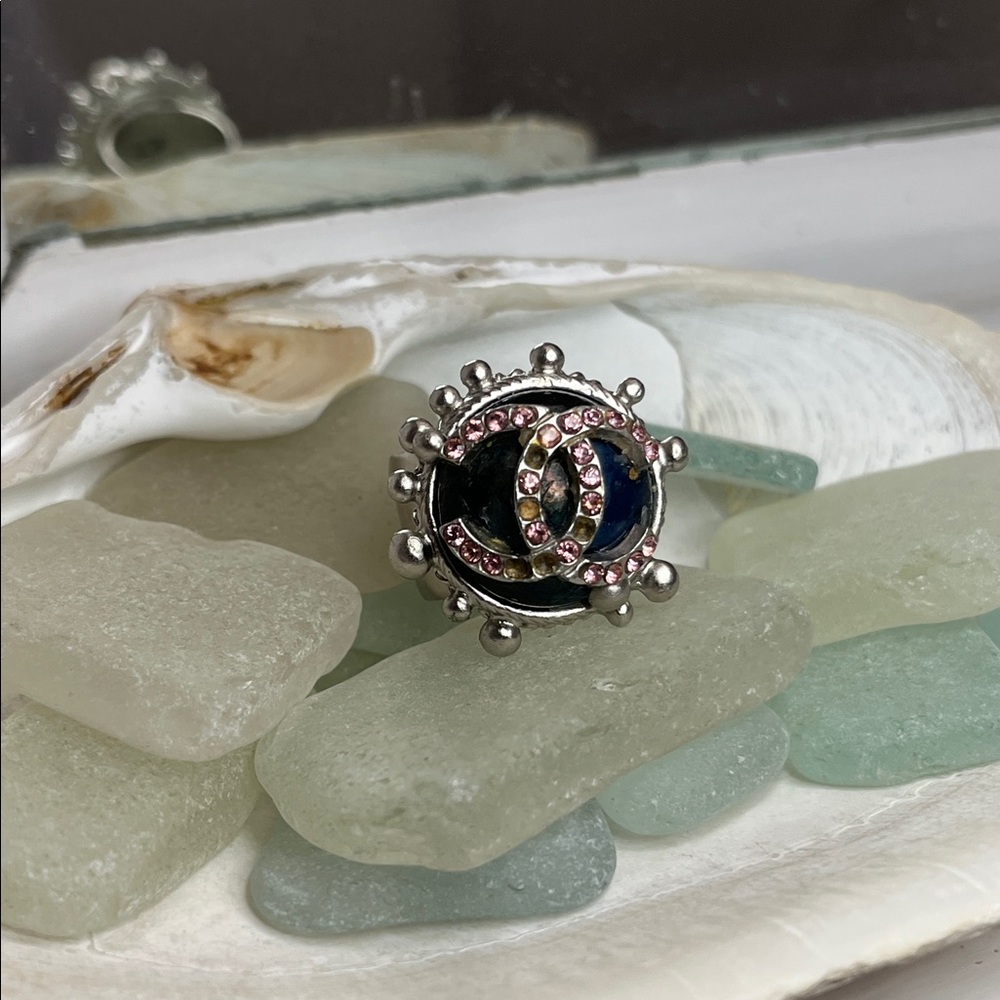 Chanel Black Pearl Pink Rhinestone Logo Ring - Picture 7 of 10
